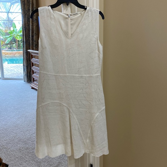 Elie Tahari Dresses & Skirts - Ellie Tahari off white dress size 6